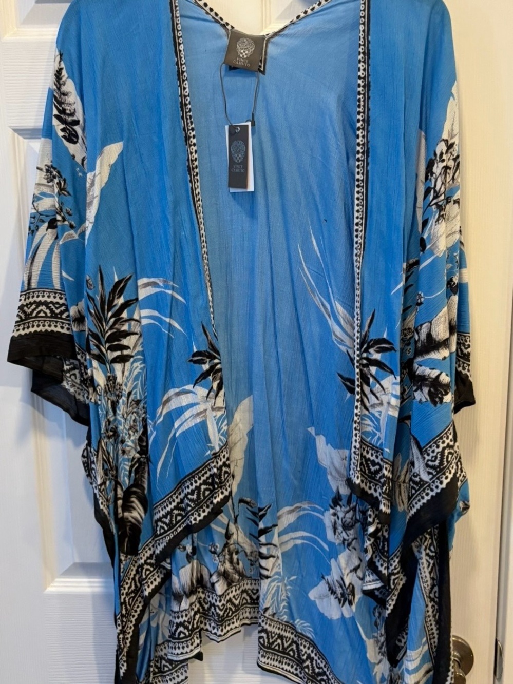 Vince Camuto Blue Black White Floral Island Kimono Wrap